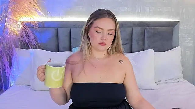 Snapshot of GaiaBaker chatting on November 9, 3:43 pm GaiaBaker online show from November 9, 3:43 pm