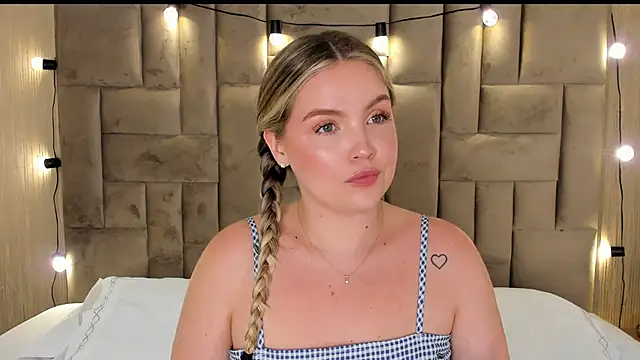 Snapshot of GaiaBaker chatting on November 22, 6:29 pm GaiaBaker online show from November 22, 6:29 pm