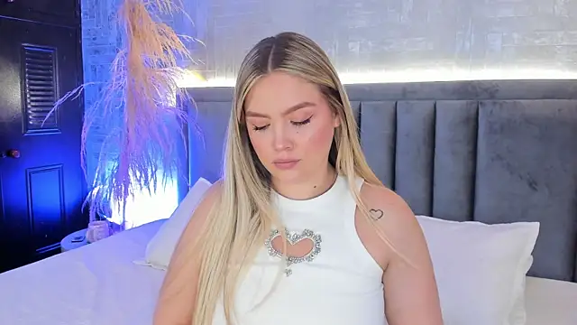 Snapshot of GaiaBaker chatting on November 27, 1:13 pm GaiaBaker online show from November 27, 1:13 pm