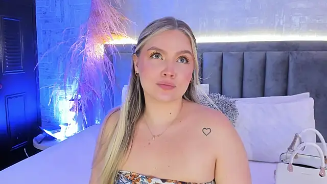 Snapshot of GaiaBaker chatting on December 3, 1:42 pm GaiaBaker online show from December 3, 1:42 pm