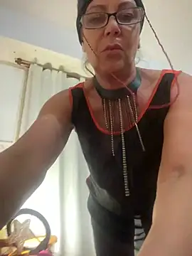 lolavalecuatro online show from January 19, 2:15 am