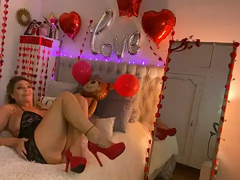 lolavalecuatro online show from February 17, 11:09 pm