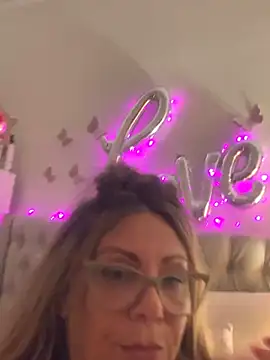 lolavalecuatro online show from February 22, 3:23 am