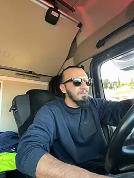 Snapshot of donnuozfutura chatting on December 24, 8:11 am donnuozfutura online show from December 24, 8:11 am