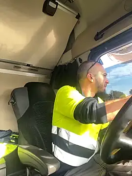 Snapshot of donnuozfutura chatting on December 31, 1:08 pm donnuozfutura online show from December 31, 1:08 pm