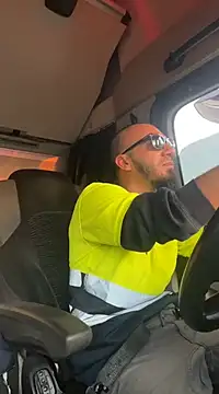 Snapshot of donnuozfutura chatting on December 31, 4:14 pm donnuozfutura online show from December 31, 4:14 pm