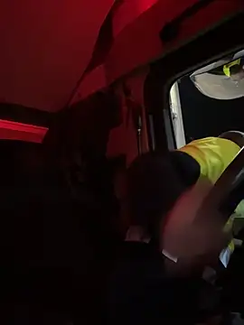 Snapshot of donnuozfutura chatting on January 2, 10:11 pm donnuozfutura online show from January 2, 10:11 pm