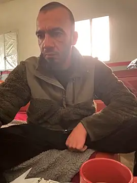 Snapshot of donnuozfutura chatting on January 7, 10:32 am donnuozfutura online show from January 7, 10:32 am