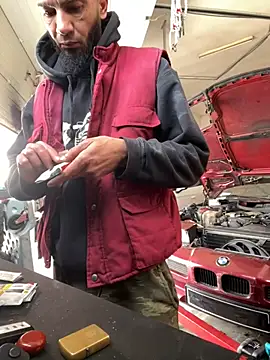 Snapshot of donnuozfutura chatting on February 13, 11:17 am donnuozfutura online show from February 13, 11:17 am