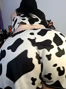 Snapshot of l1la_Rav3n chatting on January 2, 1:38 am l1la Rav3n online show from January 2, 1:38 am