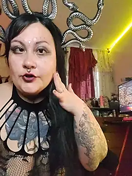 Snapshot of l1la_Rav3n chatting on October 31, 2:01 am l1la Rav3n online show from October 31, 2:01 am