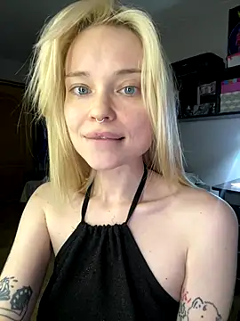 Snapshot of dollfromvenus chatting on November 15, 9:32 pm dollfromvenus online show from November 15, 9:32 pm