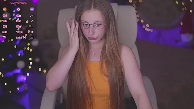 Snapshot of SilverrMoon chatting on December 15, 7:51 pm SilverrMoon online show from December 15, 7:51 pm