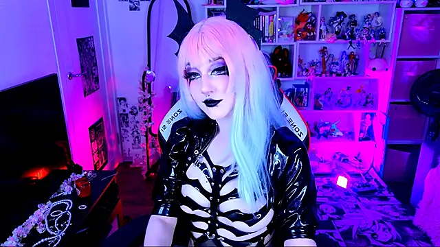 Aki  Ra online show from June 13, 8:29 pm