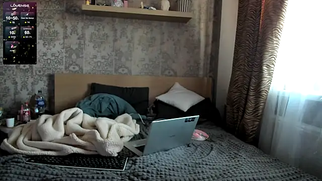 Snapshot of purebeautie13 chatting on December 12, 11:50 am purebeautie13 online show from December 12, 11:50 am