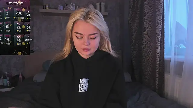 Snapshot of purebeautie13 chatting on January 30, 12:06 pm purebeautie13 online show from January 30, 12:06 pm