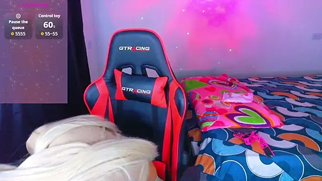 Snapshot of AllisonsweetZ chatting on February 13, 4:19 am AllisonsweetZ online show from February 13, 4:19 am