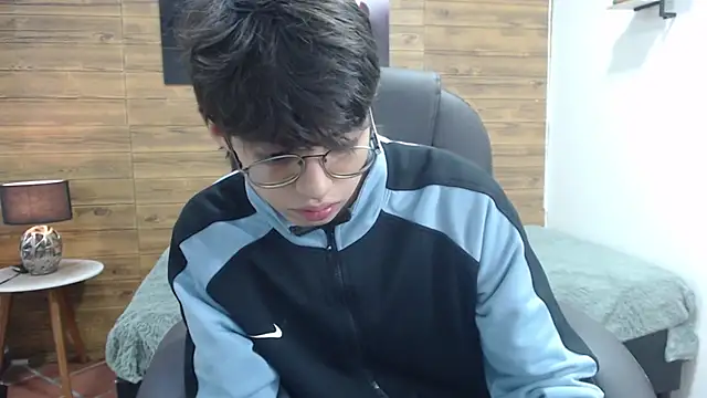 Snapshot of jhoellx chatting on January 21, 12:29 pm jhoellx online show from January 21, 12:29 pm