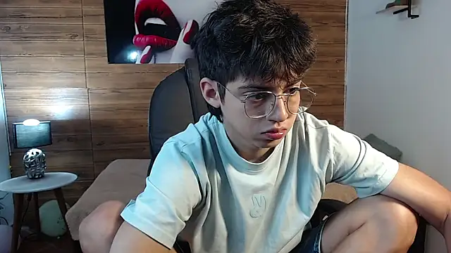 Snapshot of jhoellx chatting on October 24, 9:00 pm jhoellx online show from October 24, 9:00 pm