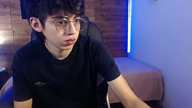 Snapshot of jhoellx chatting on November 11, 7:47 pm jhoellx online show from November 11, 7:47 pm