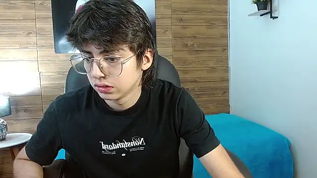 Snapshot of jhoellx chatting on December 2, 7:42 pm jhoellx online show from December 2, 7:42 pm