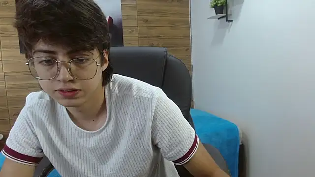 Snapshot of jhoellx chatting on December 13, 7:53 pm jhoellx online show from December 13, 7:53 pm