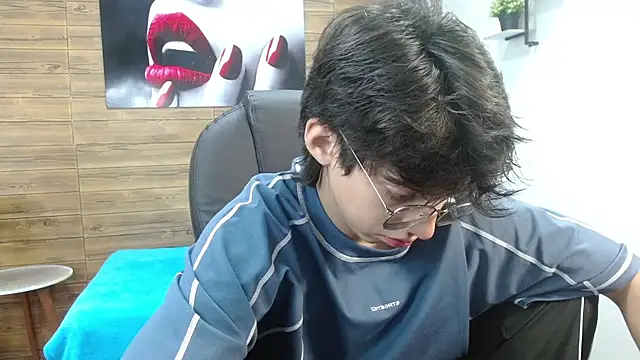 Snapshot of jhoellx chatting on December 14, 12:43 pm jhoellx online show from December 14, 12:43 pm