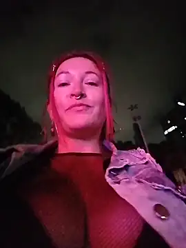 Snapshot of sophie_banger chatting on June 8, 1:28 am sophie banger online show from June 8, 1:28 am