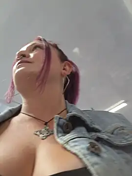 Snapshot of sophie_banger chatting on July 2, 9:21 pm sophie banger online show from July 2, 9:21 pm