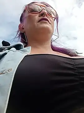Snapshot of sophie_banger chatting on July 16, 8:15 pm sophie banger online show from July 16, 8:15 pm