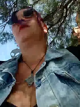 Snapshot of sophie_banger chatting on August 1, 7:46 pm sophie banger online show from August 1, 7:46 pm