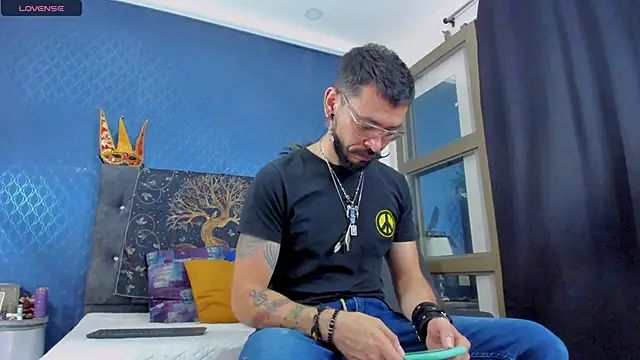 leondevereda online show from February 7, 10:41 pm