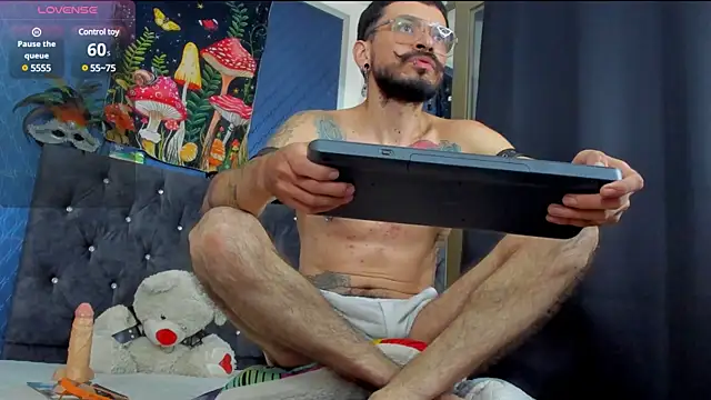 leondevereda online show from March 22, 1:43 am