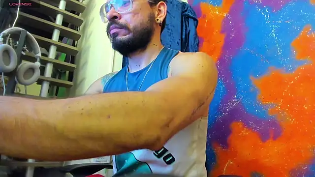 leondevereda online show from October 4, 1:03 am