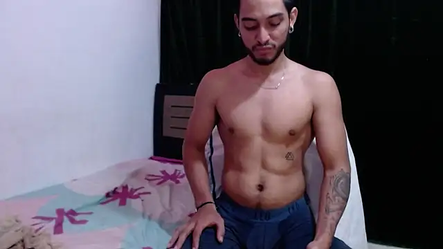 Snapshot of maxximus_100 chatting on December 19, 5:40 am maxximus 100 online show from December 19, 5:40 am