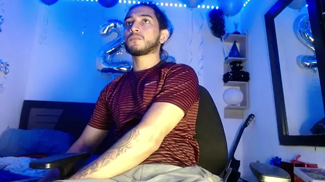 Snapshot of maxximus_100 chatting on February 13, 6:41 am maxximus 100 online show from February 13, 6:41 am