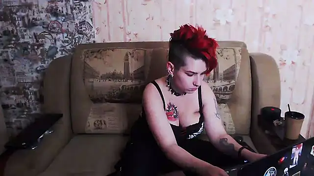 Miya Wey  online show from October 18, 6:30 pm