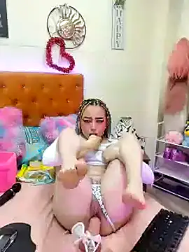 Yennastone online show from December 8, 5:55 pm