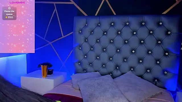 ZoeHarris online show from February 3, 7:30 pm