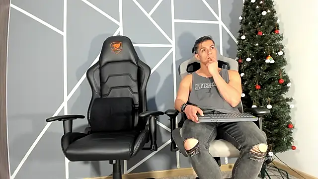 Snapshot of ianandjosephx chatting on December 21, 5:14 am ianandjosephx online show from December 21, 5:14 am