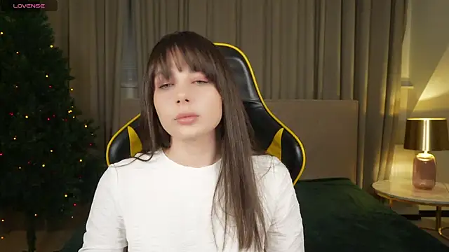 Snapshot of Alisa054 chatting on December 14, 7:46 pm Alisa054 online show from December 14, 7:46 pm