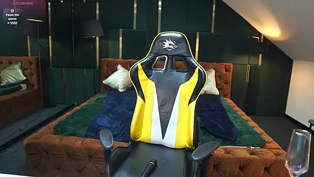 Snapshot of Alisa054 chatting on December 25, 8:28 pm Alisa054 online show from December 25, 8:28 pm