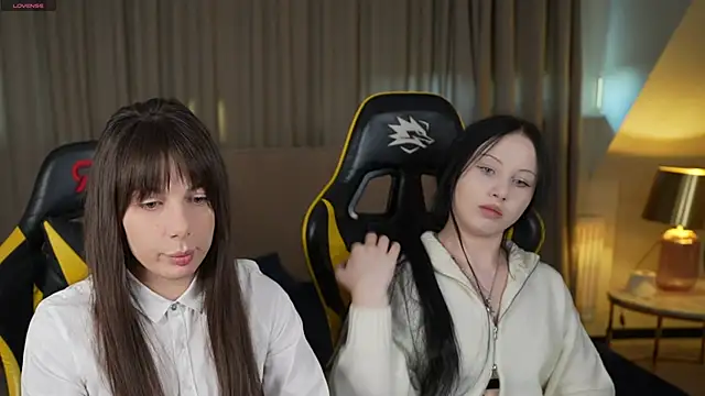 Snapshot of Alisa054 chatting on March 19, 3:51 pm Alisa054 online show from March 19, 3:51 pm