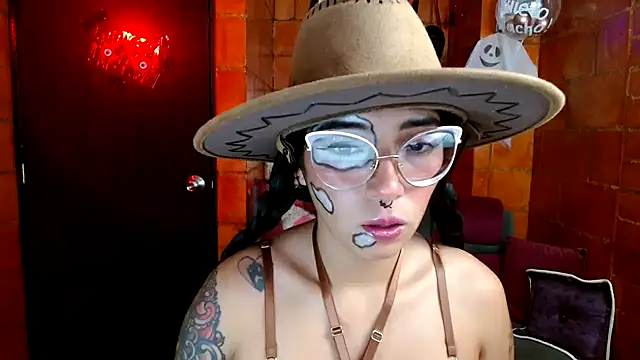 Snapshot of Raven__purple chatting on October 17, 10:01 pm Raven  purple online show from October 17, 10:01 pm