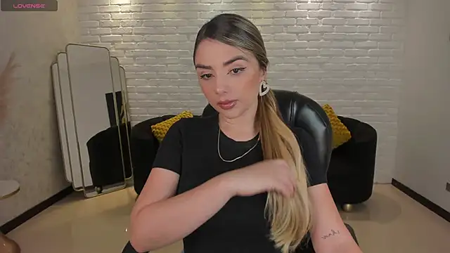 Snapshot of ChloePreston_ chatting on January 6, 10:35 am ChloePreston  online show from January 6, 10:35 am
