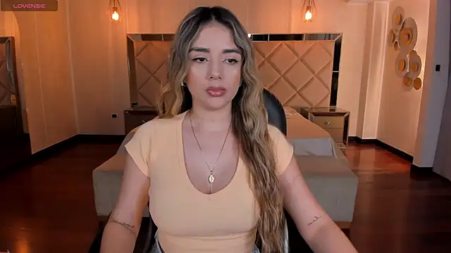 Snapshot of ChloePreston_ chatting on January 19, 10:39 am ChloePreston  online show from January 19, 10:39 am