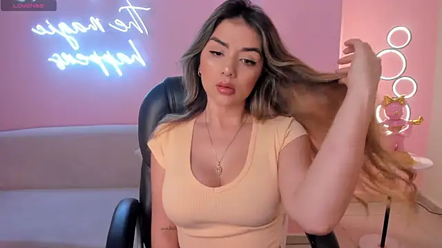 Snapshot of ChloePreston_ chatting on March 11, 10:40 am ChloePreston  online show from March 11, 10:40 am