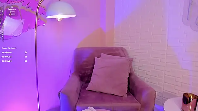Snapshot of ChloePreston_ chatting on March 18, 1:42 pm ChloePreston  online show from March 18, 1:42 pm