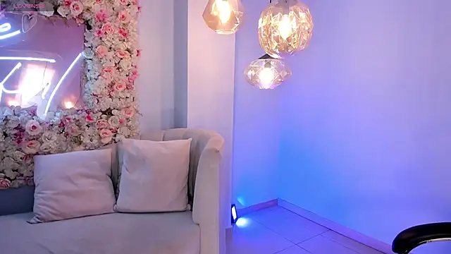 ChloePreston  online show from March 8, 11:25 am