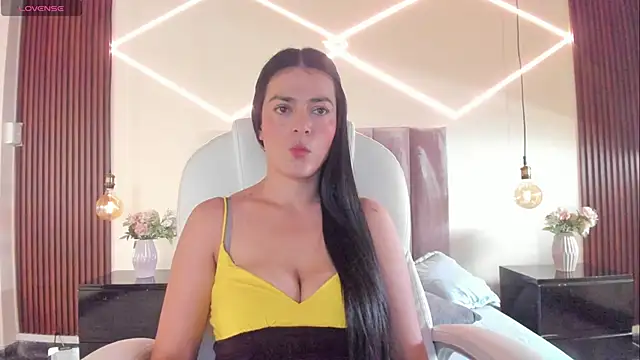 BellaClaiir online show from December 16, 2:44 pm